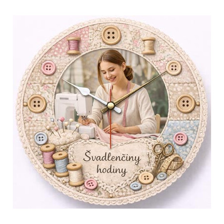Kulaté hodiny s fotografií pro švadlenku – něžný šicí motiv