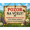 Cedule Pozor, včely – Závěsná cedule u včelnice